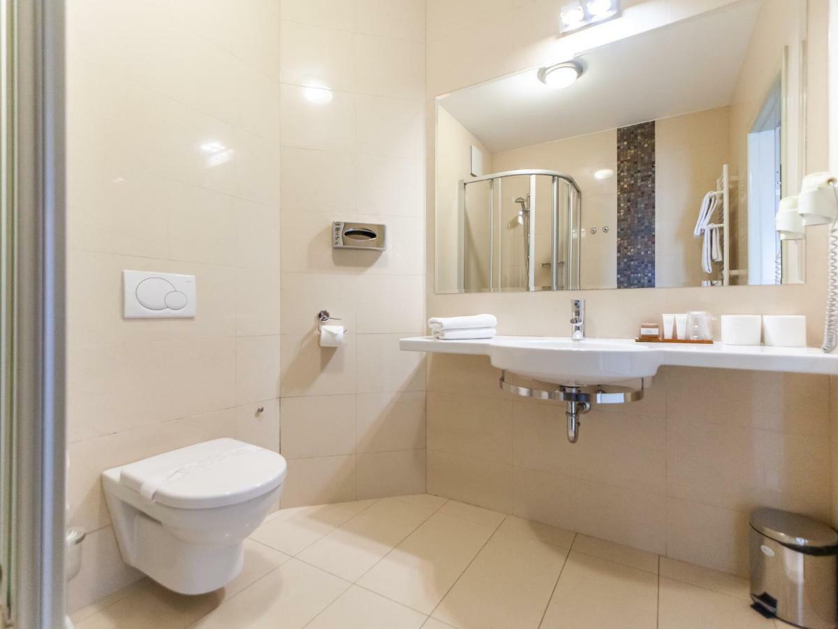 Apartament Hotelowy Delux W Kolobrzegu Ul Kosciuszki 16 Pobyt 7 Nocy 20 Procent Rabatu ,4 Dni 10 Procent Rabatu Luaran gambar